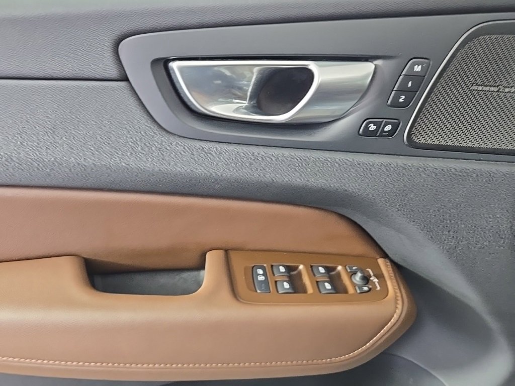 Certified 2024 Volvo XC60 T8 Ultimate image 22