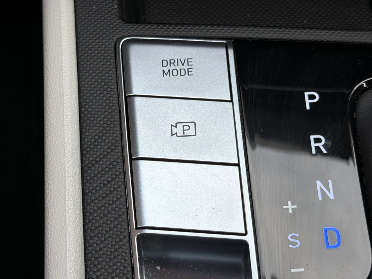 Used 2025 Hyundai Elantra Limited FWD image 8