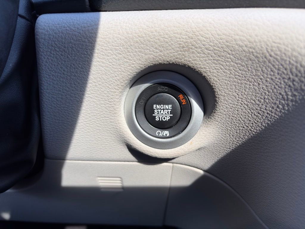 Used 2023 Chrysler Pacifica Limited FWD image 22