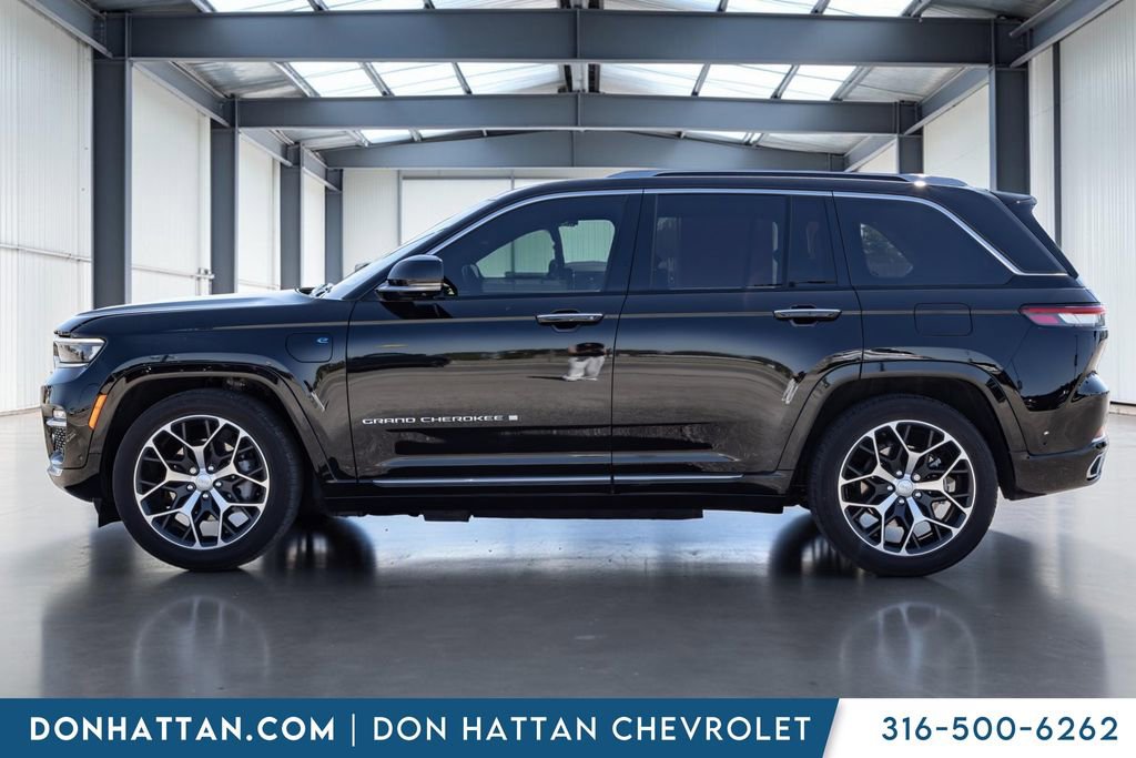 Used 2022 Jeep Grand Cherokee Summit AWD/4WD image 2