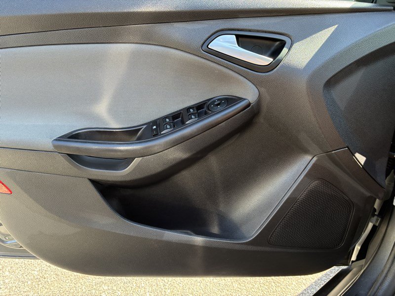 Used 2013 Ford Focus SE w/ SE Winter Pkg FWD image 13