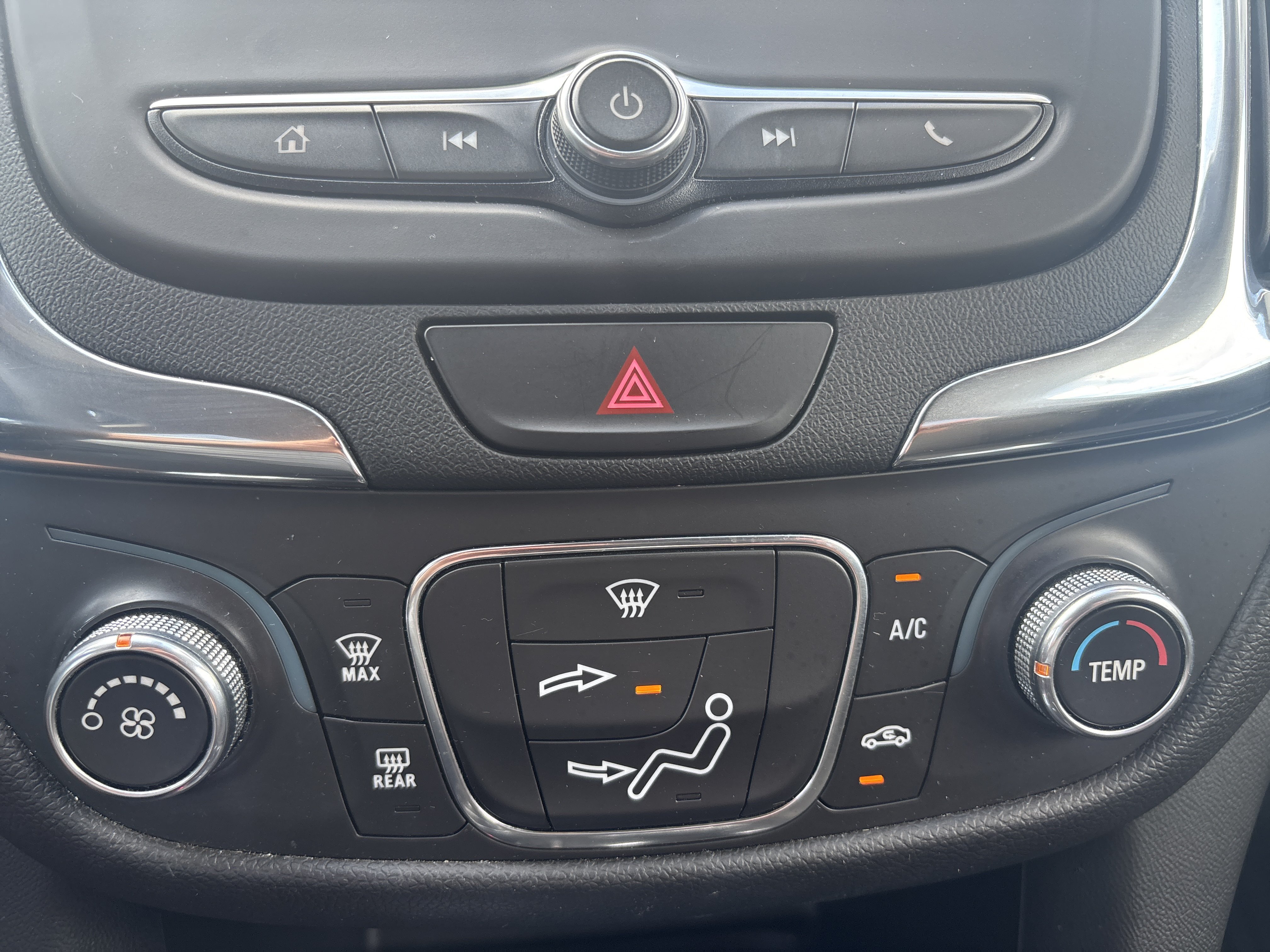 Used 2019 Chevrolet Equinox LT FWD image 12