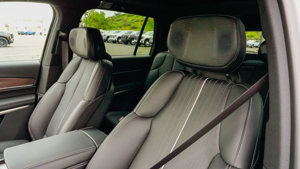 New 2027 Cadillac Vistiq Luxury w/ LPO, Floor Liner Package AWD/4WD image 14