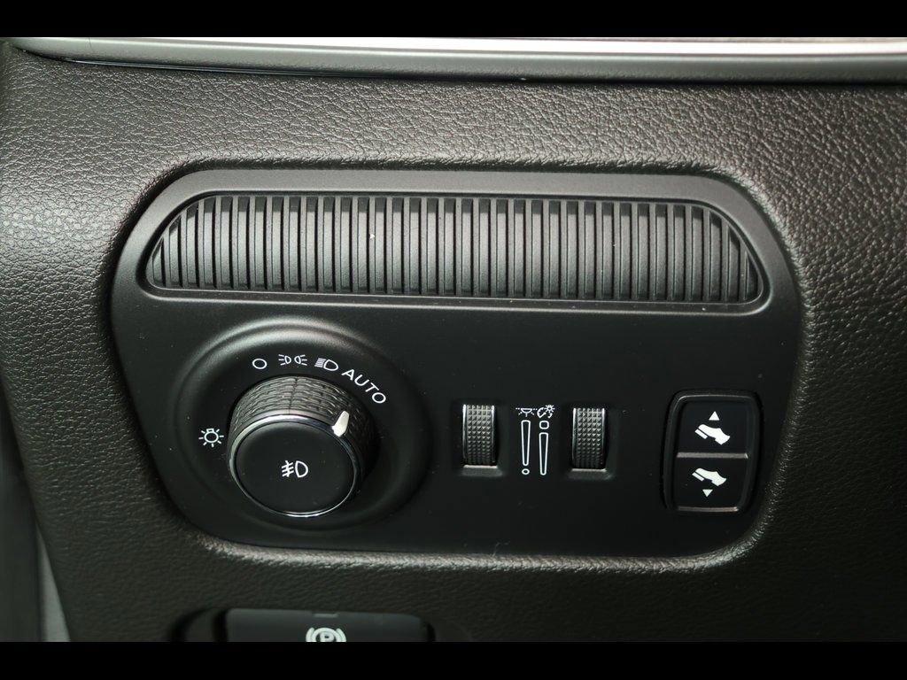 Used 2022 Jeep Wagoneer Series II w/ Premium Group I image 26