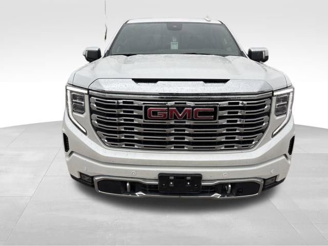 Used 2024 GMC Sierra 1500 Denali w/ Technology Package AWD/4WD image 8