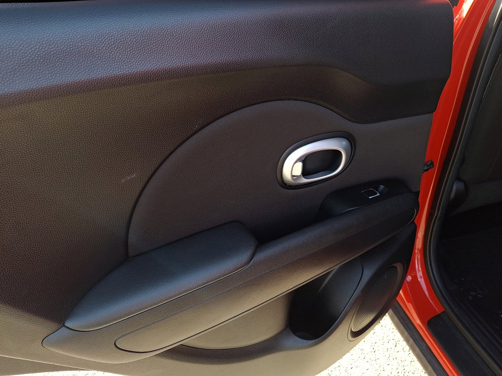 Used 2017 Kia Soul + image 19