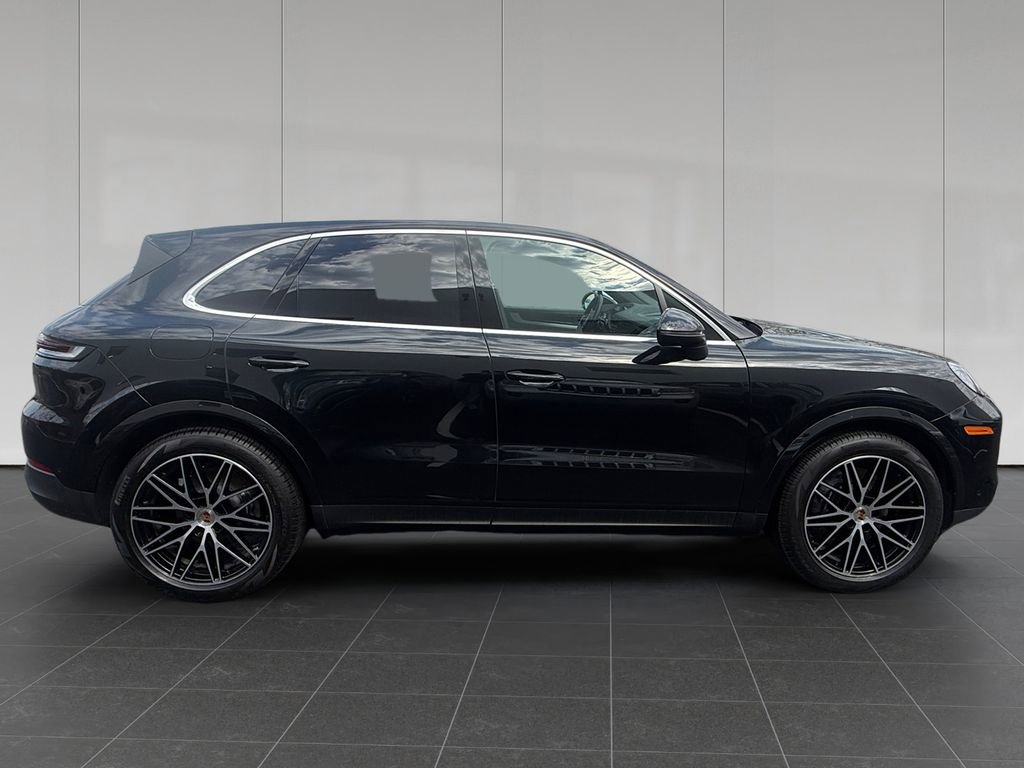 Used 2025 Porsche Cayenne image 6