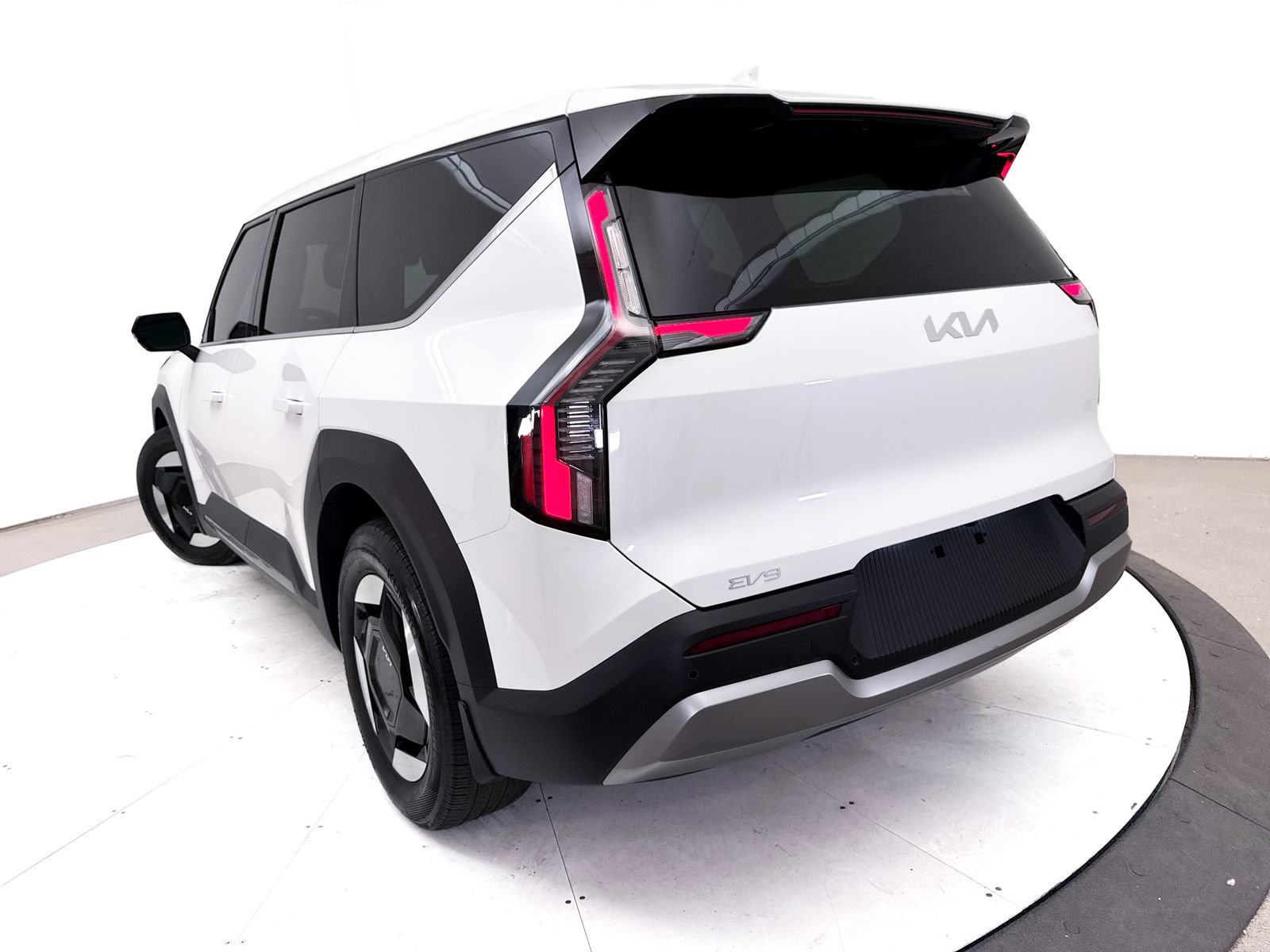 Certified 2024 Kia EV9 Light Long Range RWD image 7