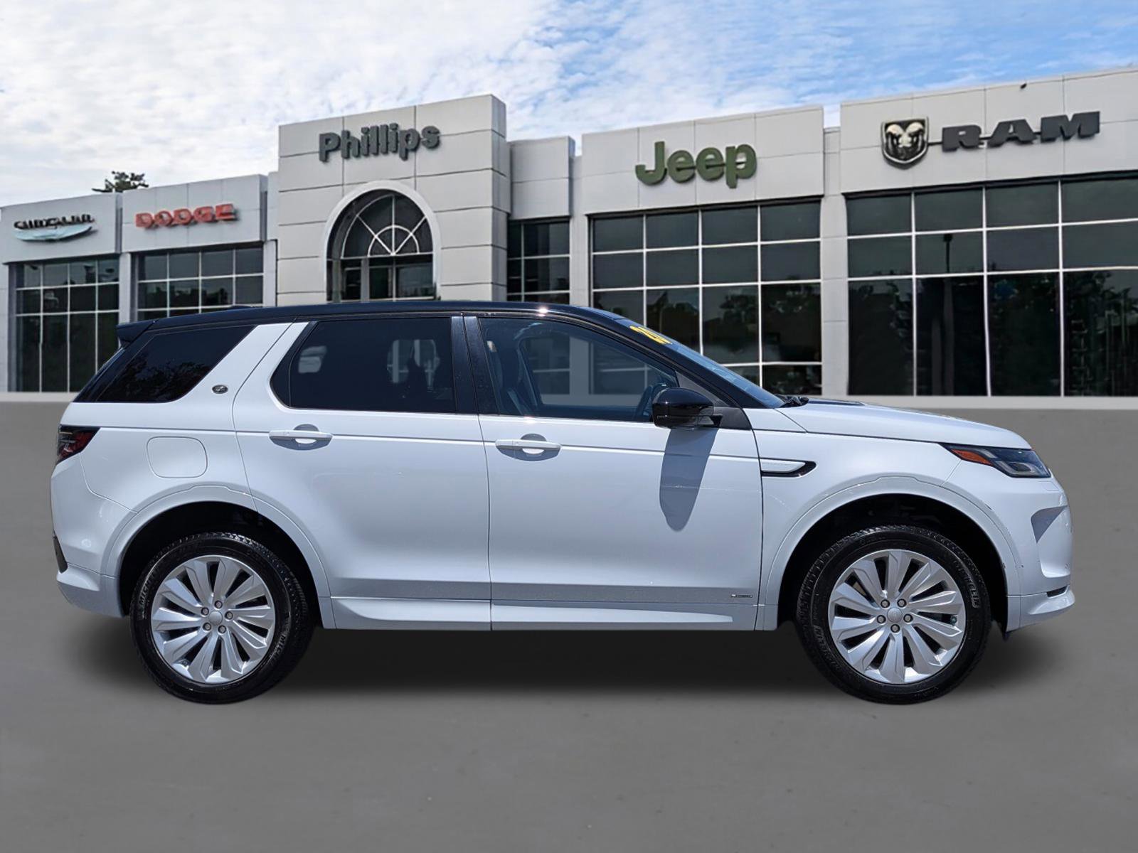Used 2020 Land Rover Discovery Sport SE R-Dynamic AWD/4WD image 2