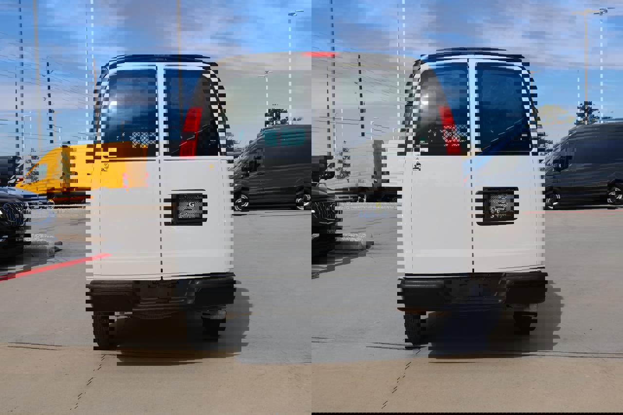 Used 2017 Chevrolet Express 2500 image 4