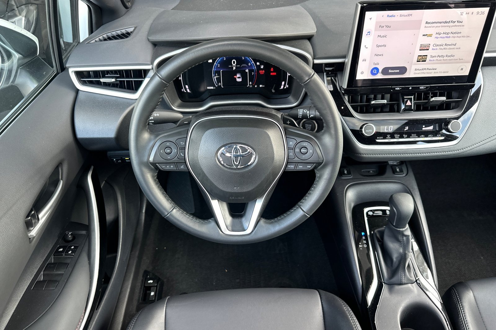 Used 2025 Toyota Corolla XSE FWD image 13