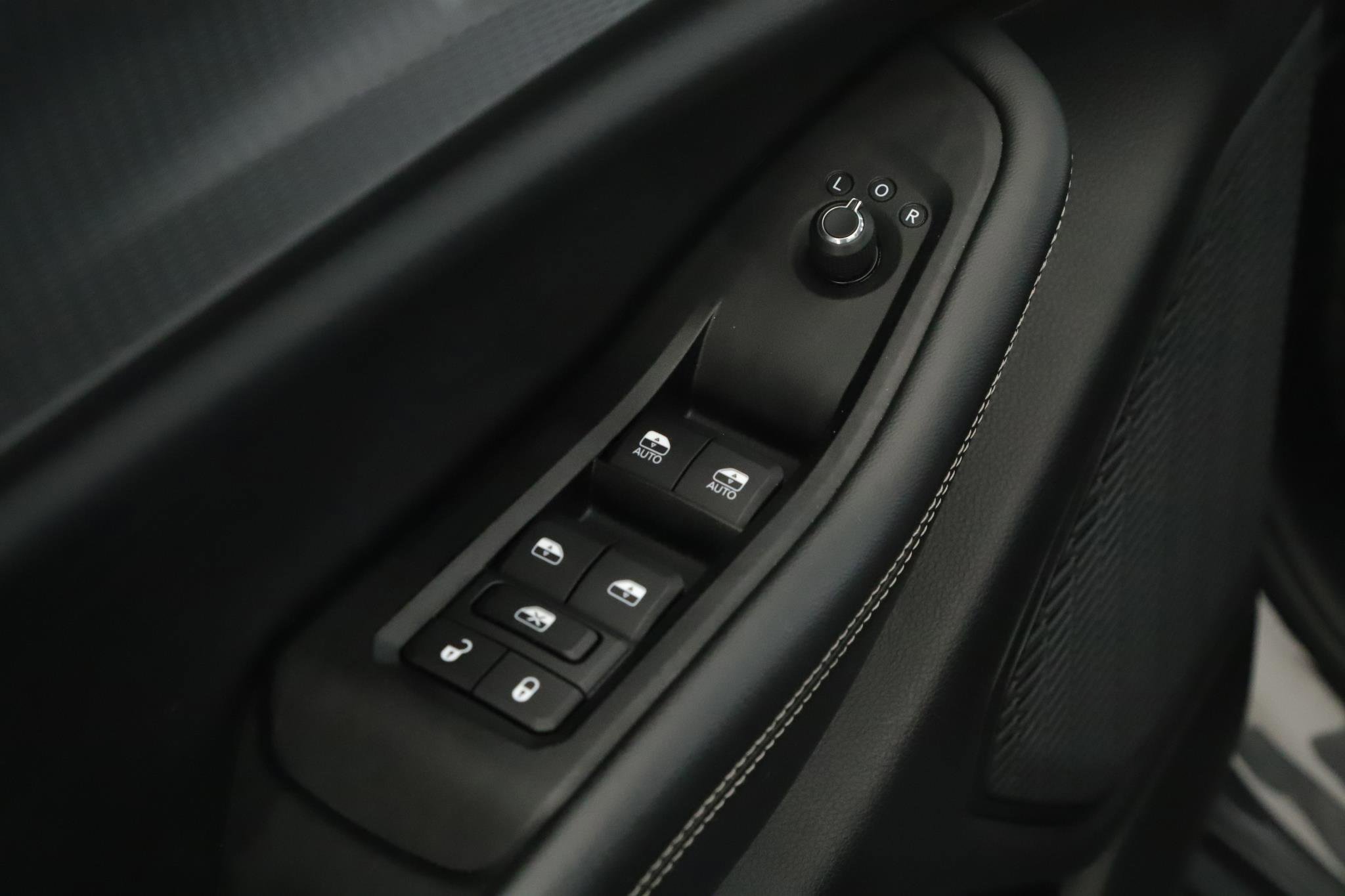 Used 2023 Jeep Grand Cherokee L Laredo image 8