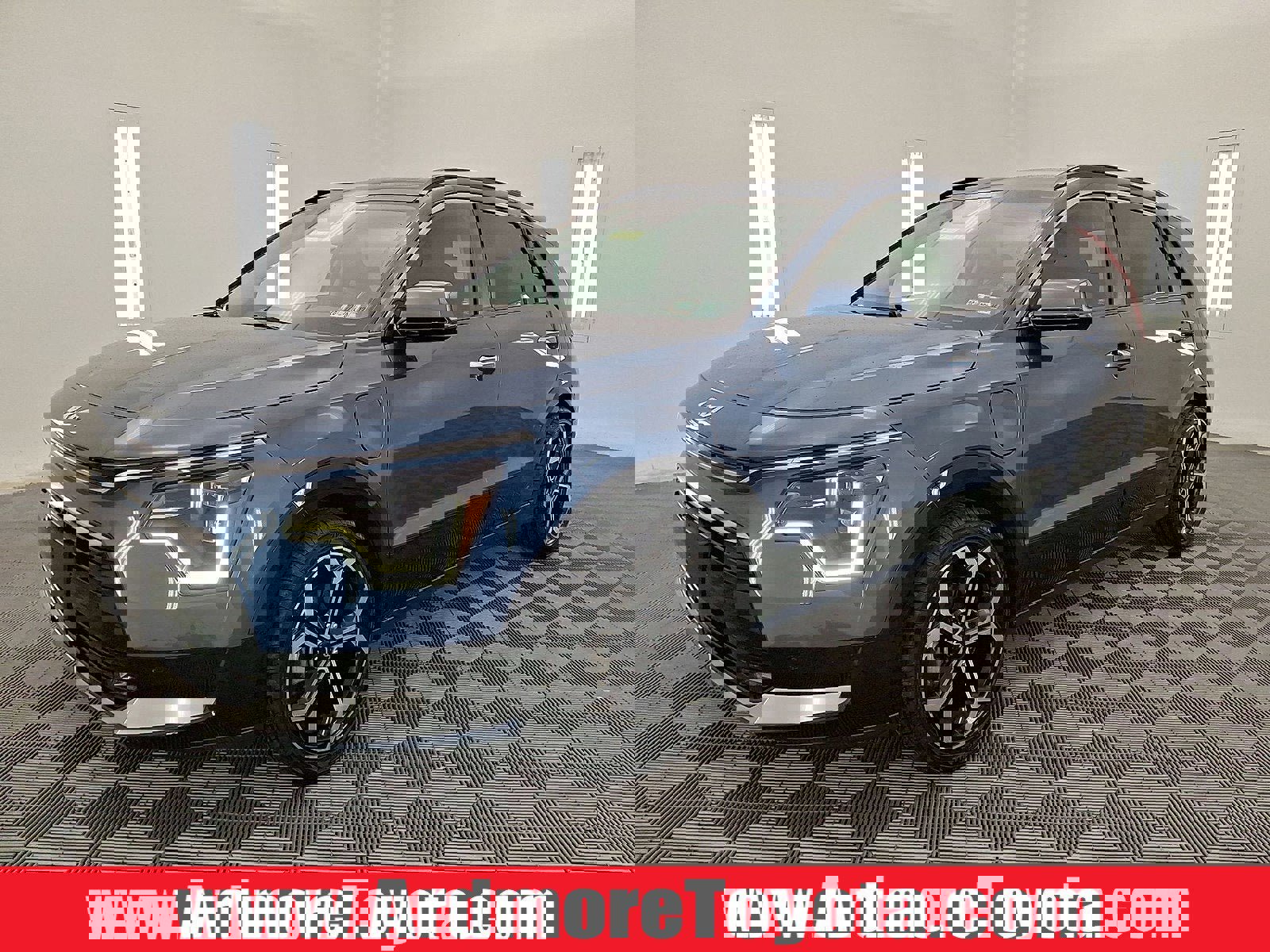 Used 2023 Kia Niro SX Touring image 1