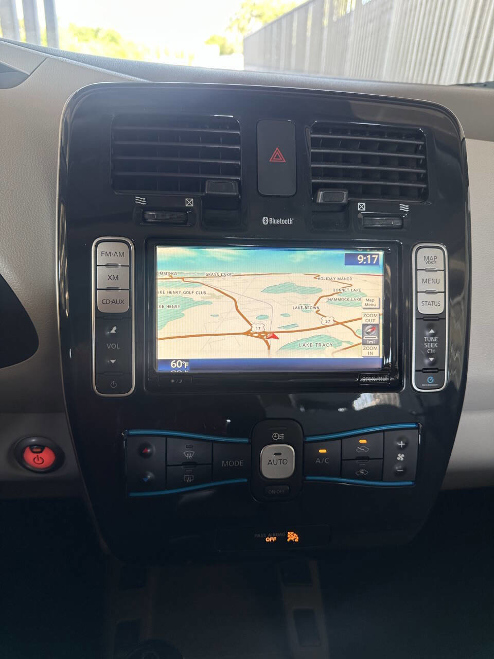 Used 2011 Nissan Leaf SL w/ Eco Design Pkg image 10