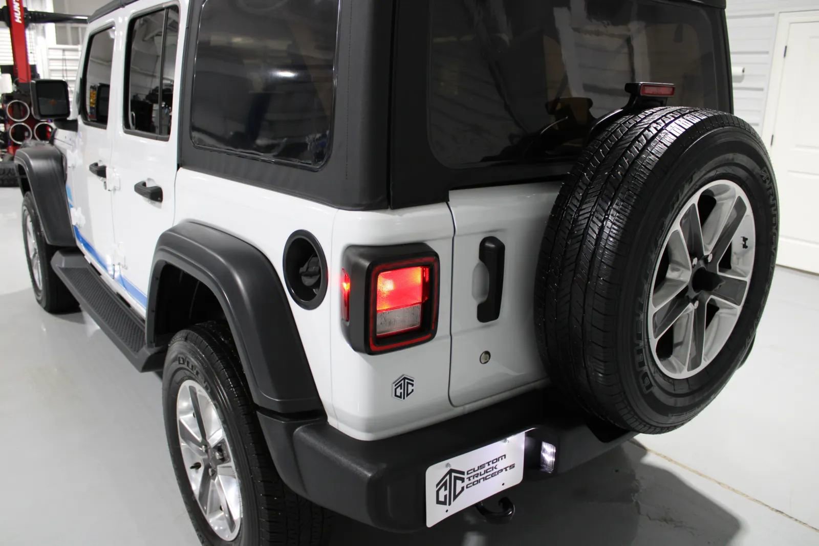 Used 2020 Jeep Wrangler Unlimited Sport S image 10