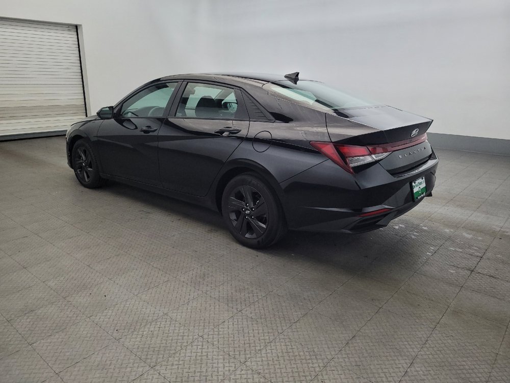 Used 2023 Hyundai Elantra SEL w/ Cargo Package FWD image 3