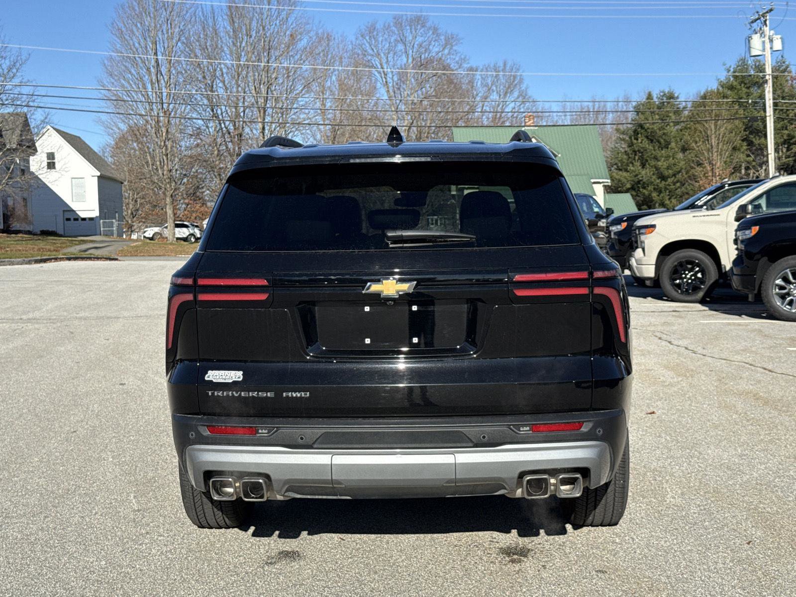 Used 2025 Chevrolet Traverse LT image 7