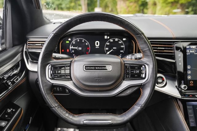 Used 2023 Jeep Grand Wagoneer Series III AWD/4WD image 32