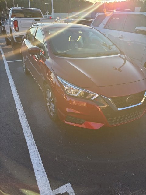 Used 2020 Nissan Versa SV image 2