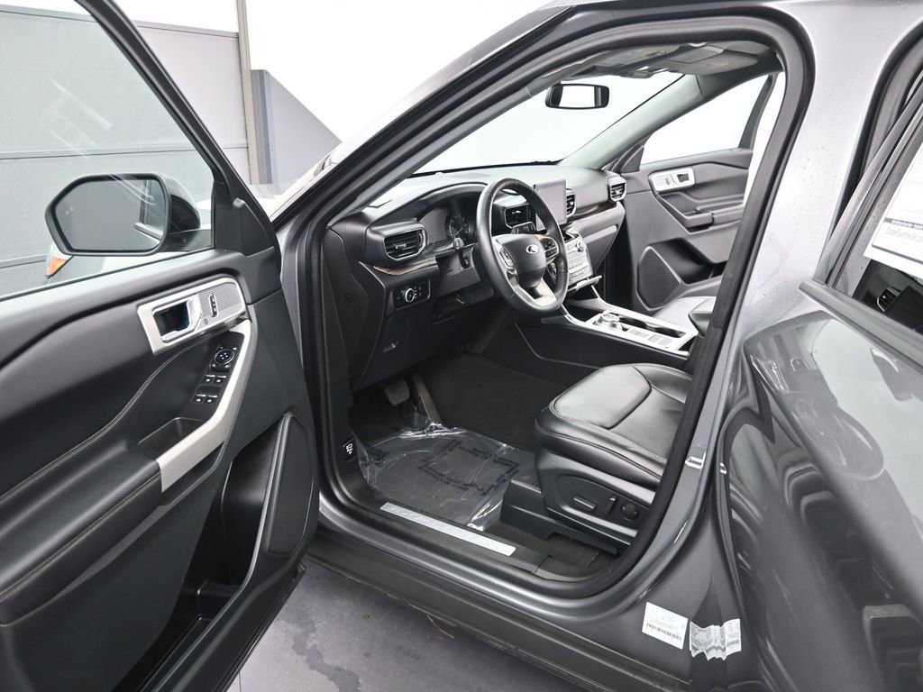 Used 2024 Ford Explorer Limited image 17