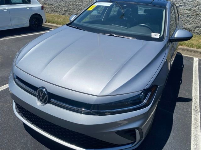 Used 2025 Volkswagen Jetta SE w/ Sunroof Package FWD image 9