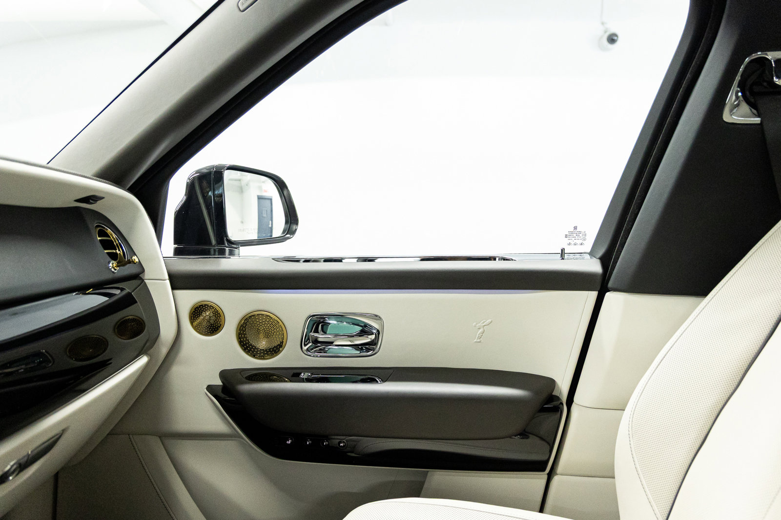 Certified 2023 Rolls-Royce Cullinan w/ Cullinan Package image 39