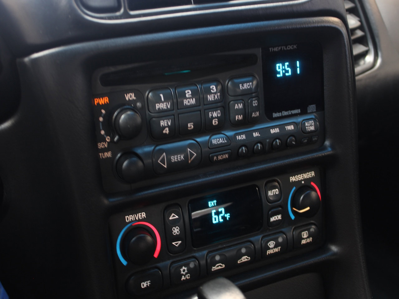 Used 2002 Chevrolet Corvette Convertible w/ Preferred Equipment Group1 image 9