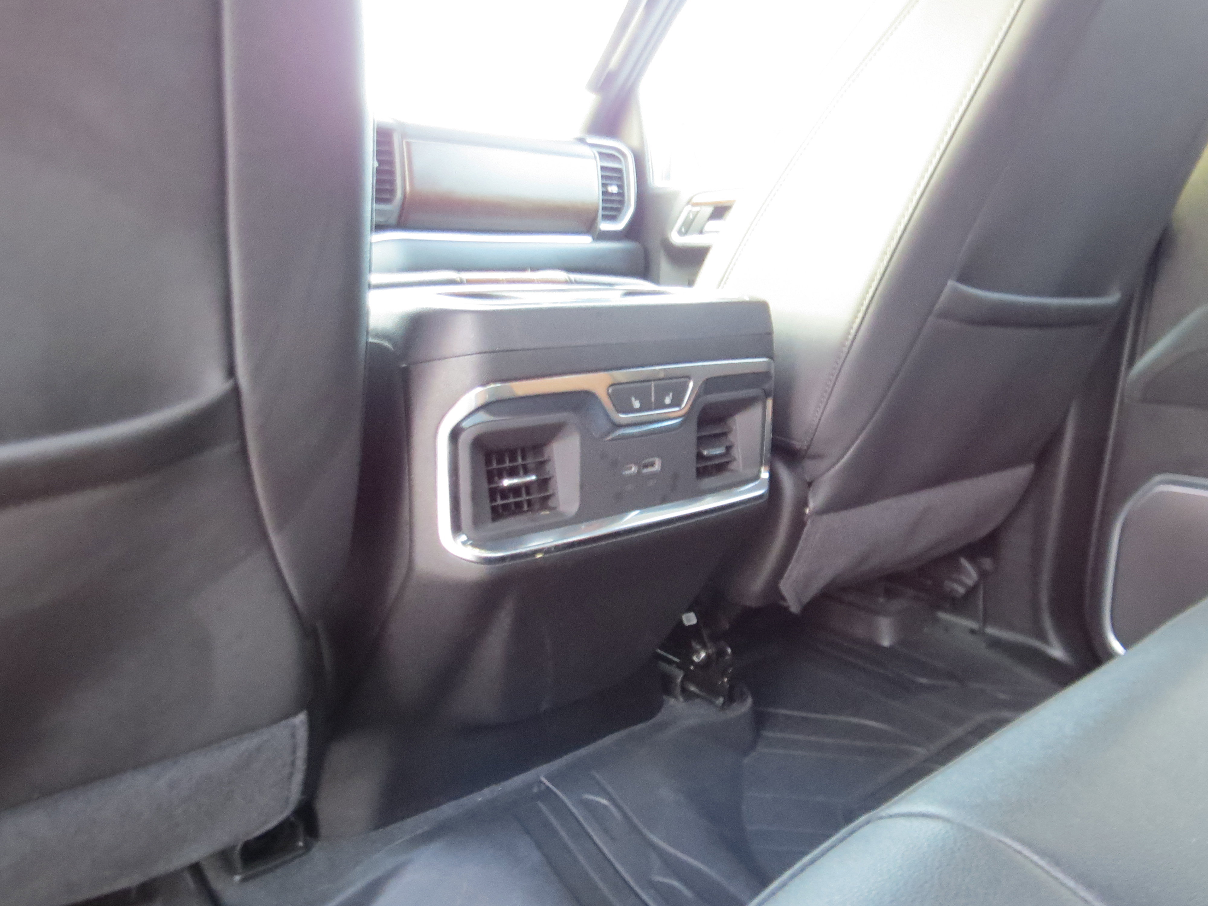Used 2025 Chevrolet Silverado 1500 High Country AWD/4WD image 18