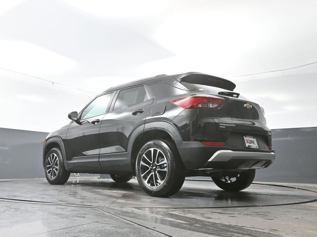 Used 2025 Chevrolet TrailBlazer LT w/ Driver Confidence Package image 31