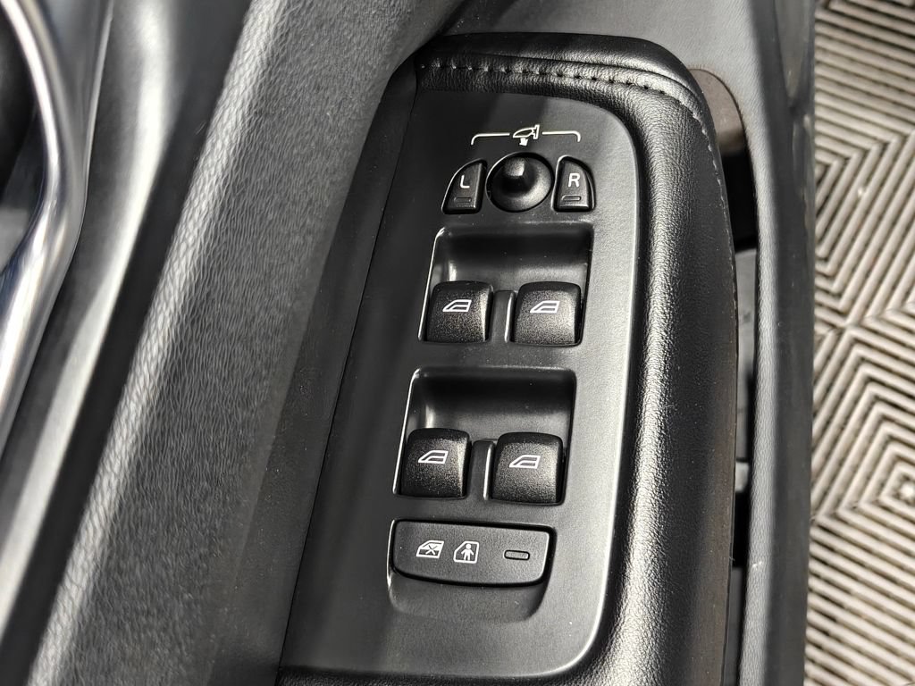 Used 2023 Volvo XC60 B5 Plus AWD/4WD image 47