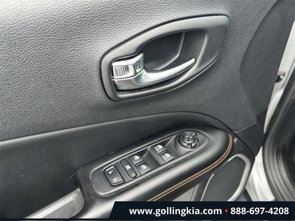 Used 2019 Jeep Compass Limited image 16