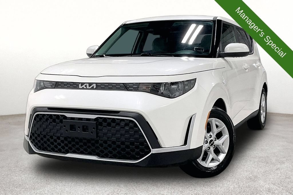 Used 2025 Kia Soul LX w/ LX Technology Package FWD image 14