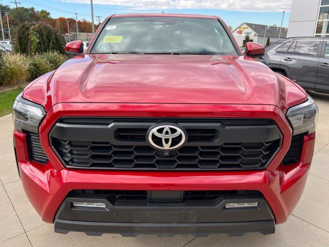 Used 2024 Toyota Tacoma TRD Off-Road w/ TRD Off Road Premium Package AWD/4WD image 3
