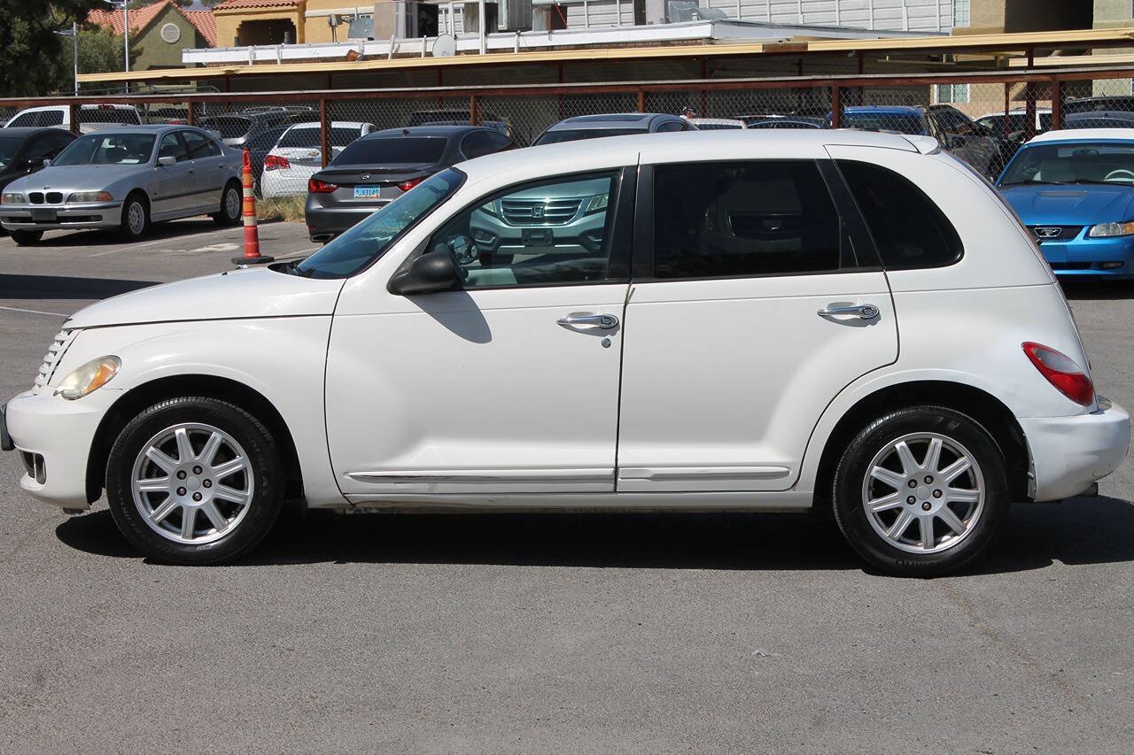 Used 2009 Chrysler PT Cruiser Touring FWD image 4