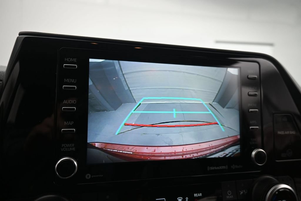Used 2020 Toyota Highlander XLE FWD image 18