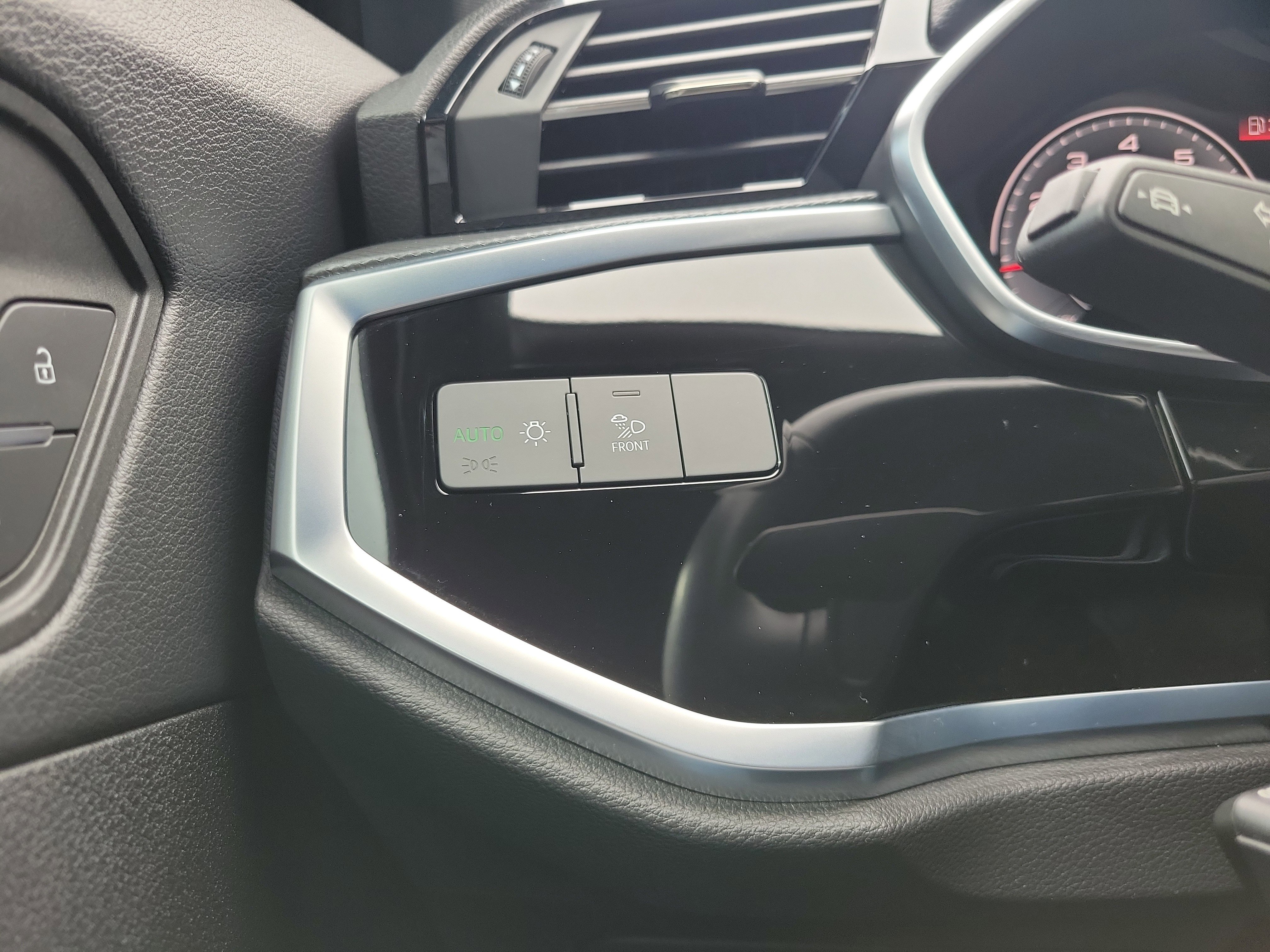 Certified 2024 Audi Q3 2.0T Premium Plus w/ Premium Plus Package image 28