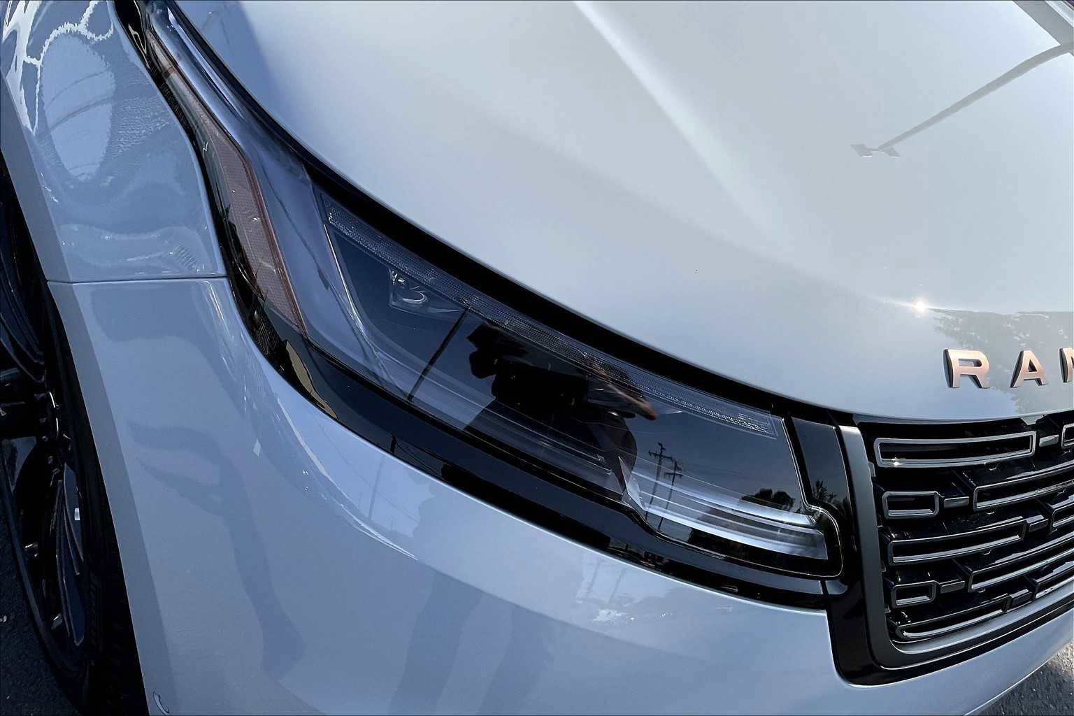 New 2026 Land Rover Range Rover Velar Autobiography image 33