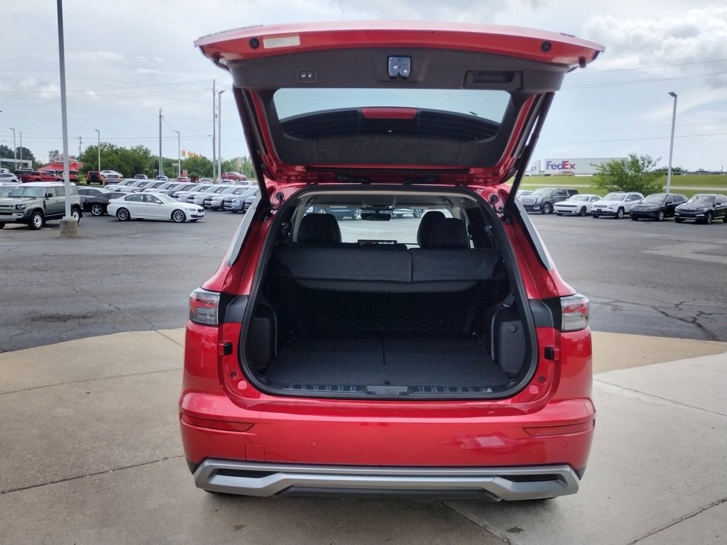 New 2025 Mitsubishi Outlander SE image 17