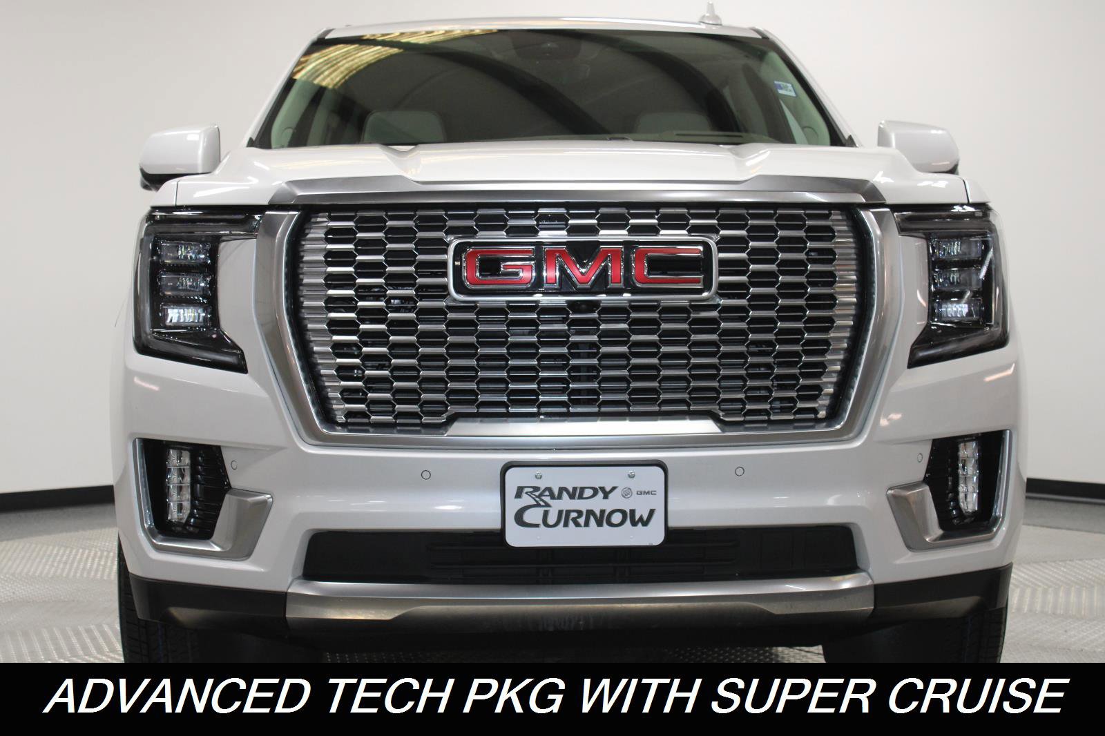 Used 2024 GMC Yukon XL Denali w/ Advanced Technology Package image 2