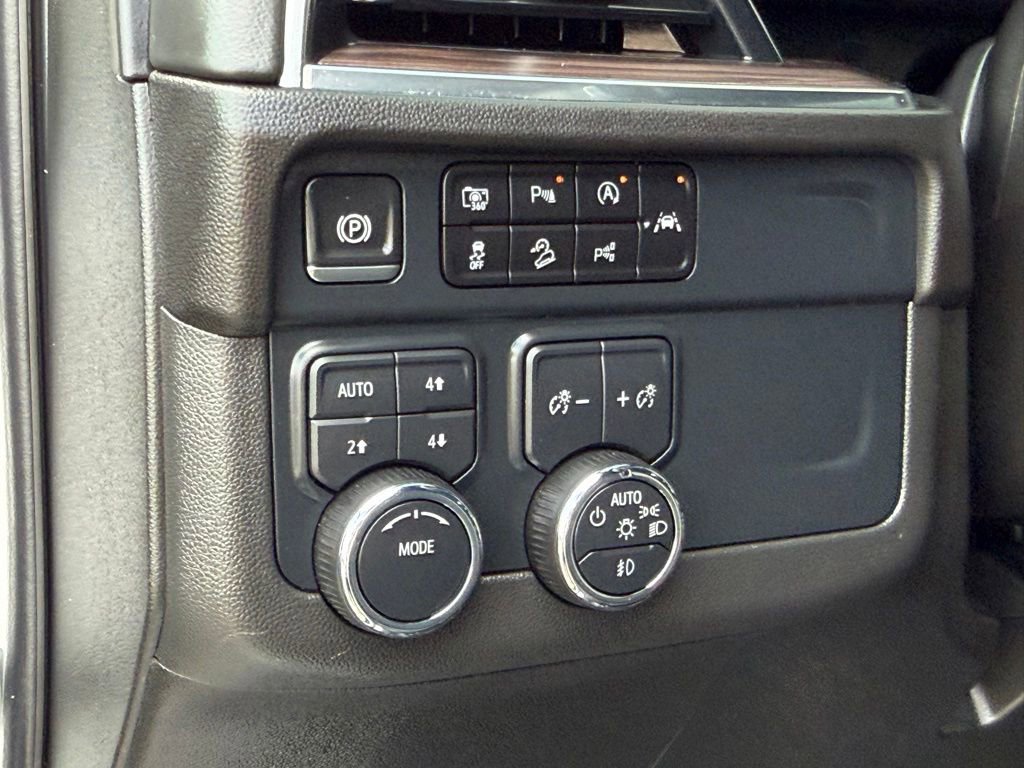 Used 2025 Chevrolet Suburban Z71 AWD/4WD image 25