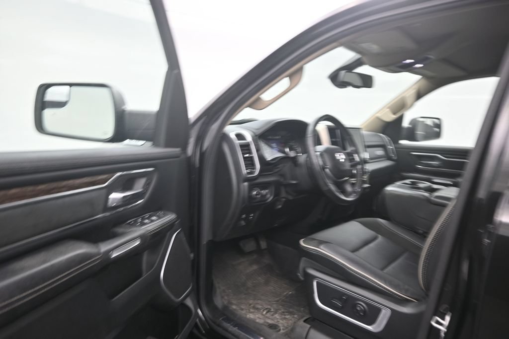 Used 2019 RAM 1500 Laramie AWD/4WD image 10