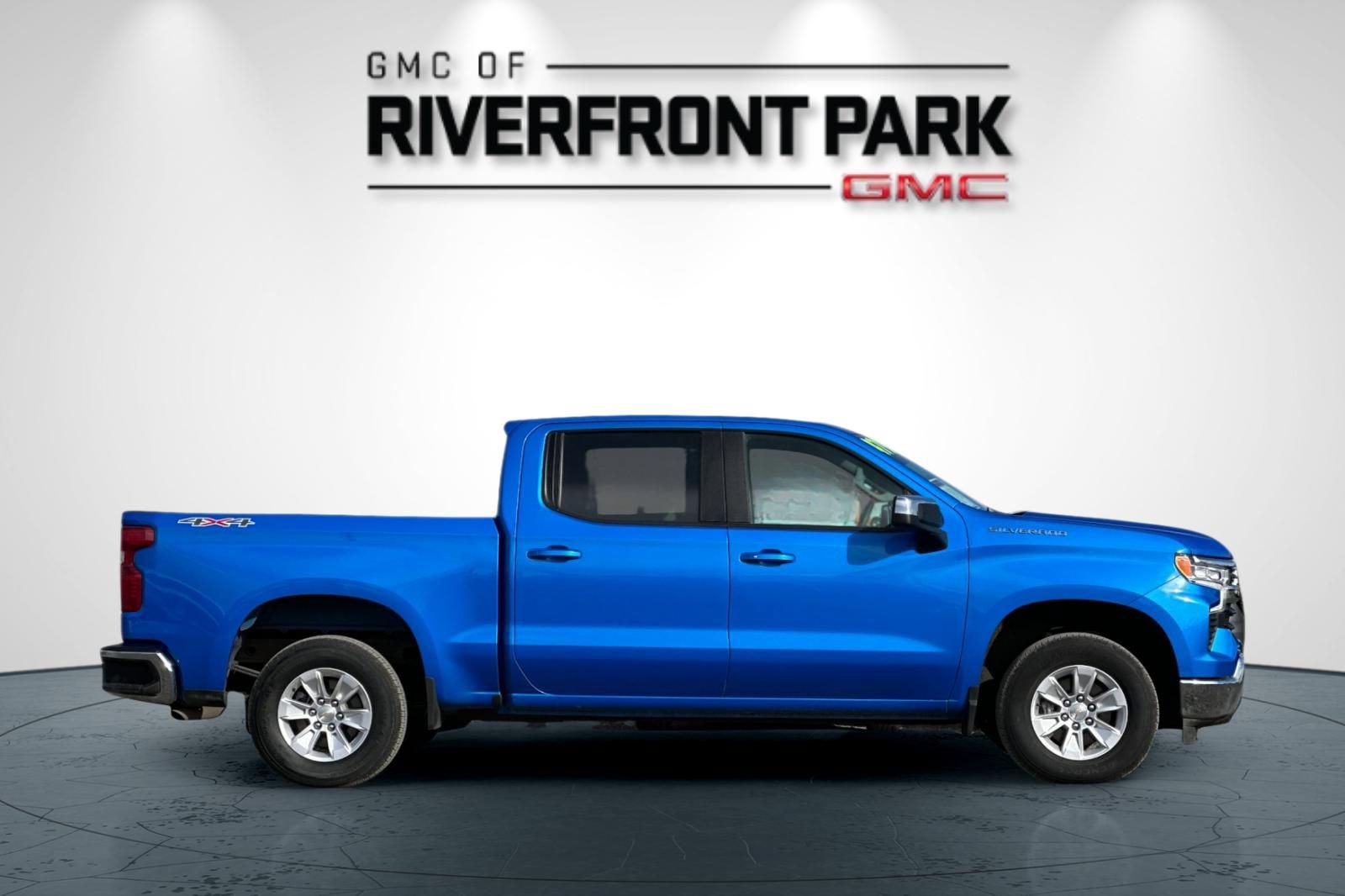 Used 2025 Chevrolet Silverado 1500 LT AWD/4WD image 2