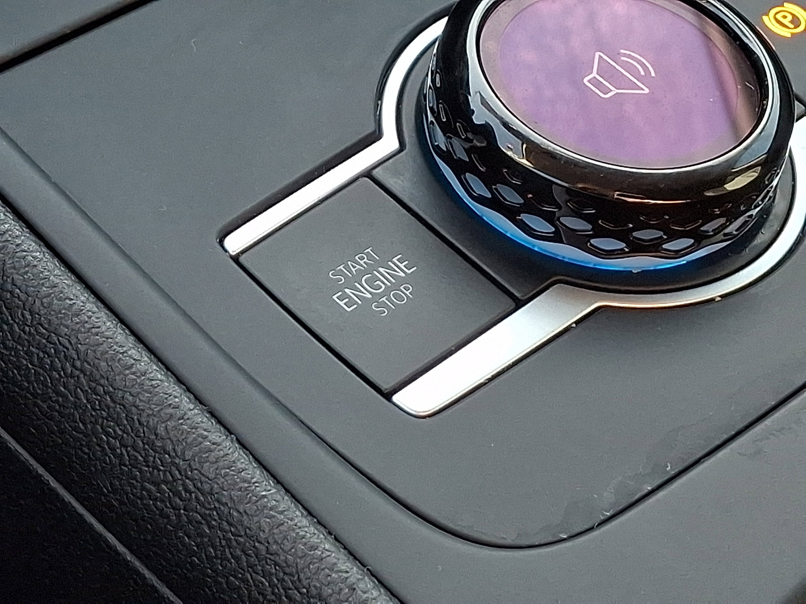 Certified 2025 Volkswagen Tiguan S image 23