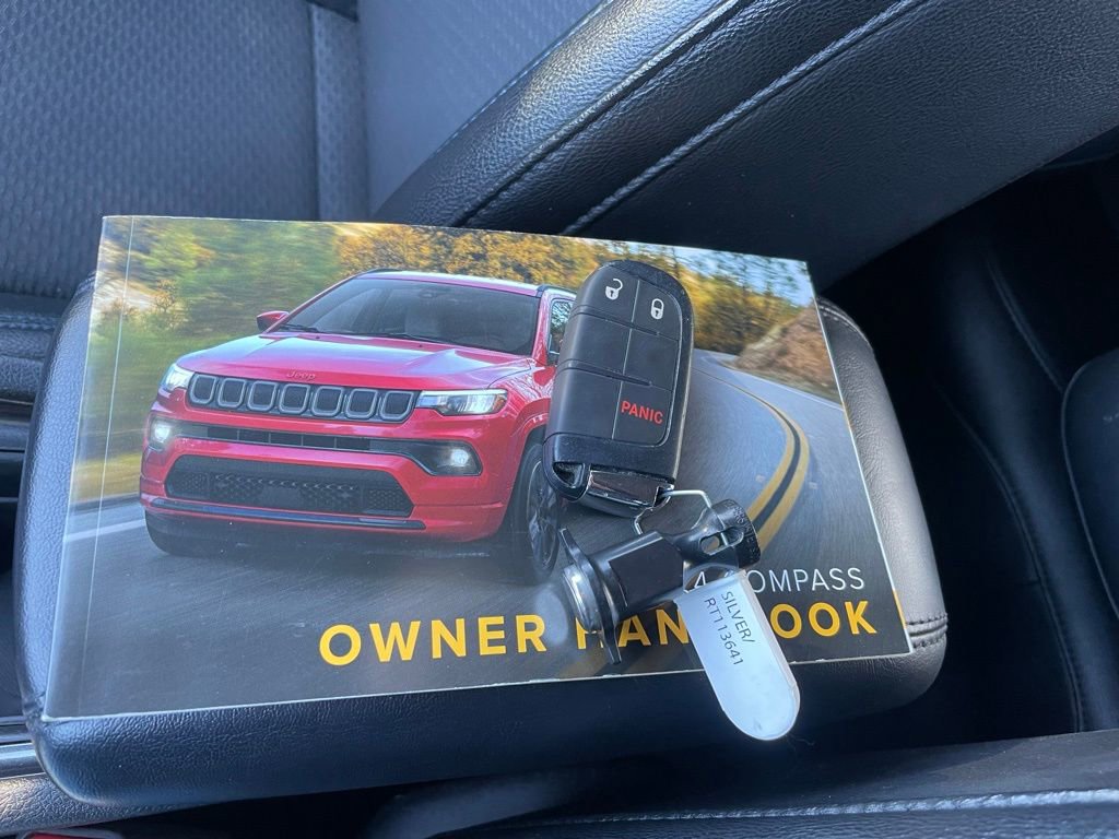 Used 2024 Jeep Compass Latitude image 41