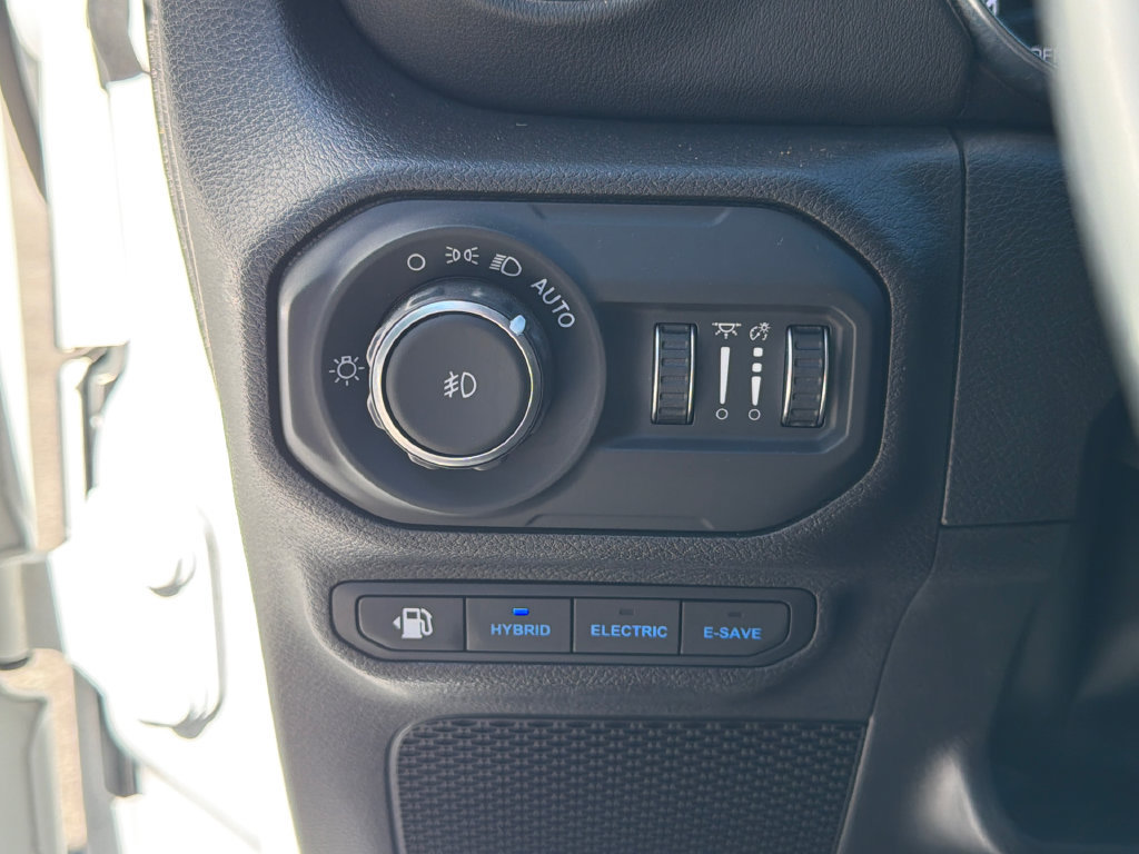 Used 2022 Jeep Wrangler Unlimited Sahara w/ Cold Weather Group AWD/4WD image 22