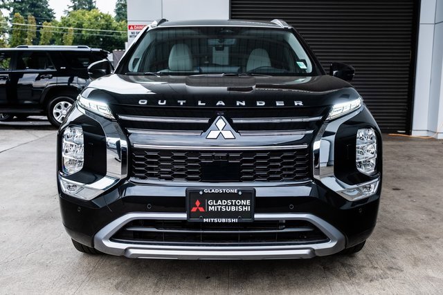 New 2025 Mitsubishi Outlander AWD image 2