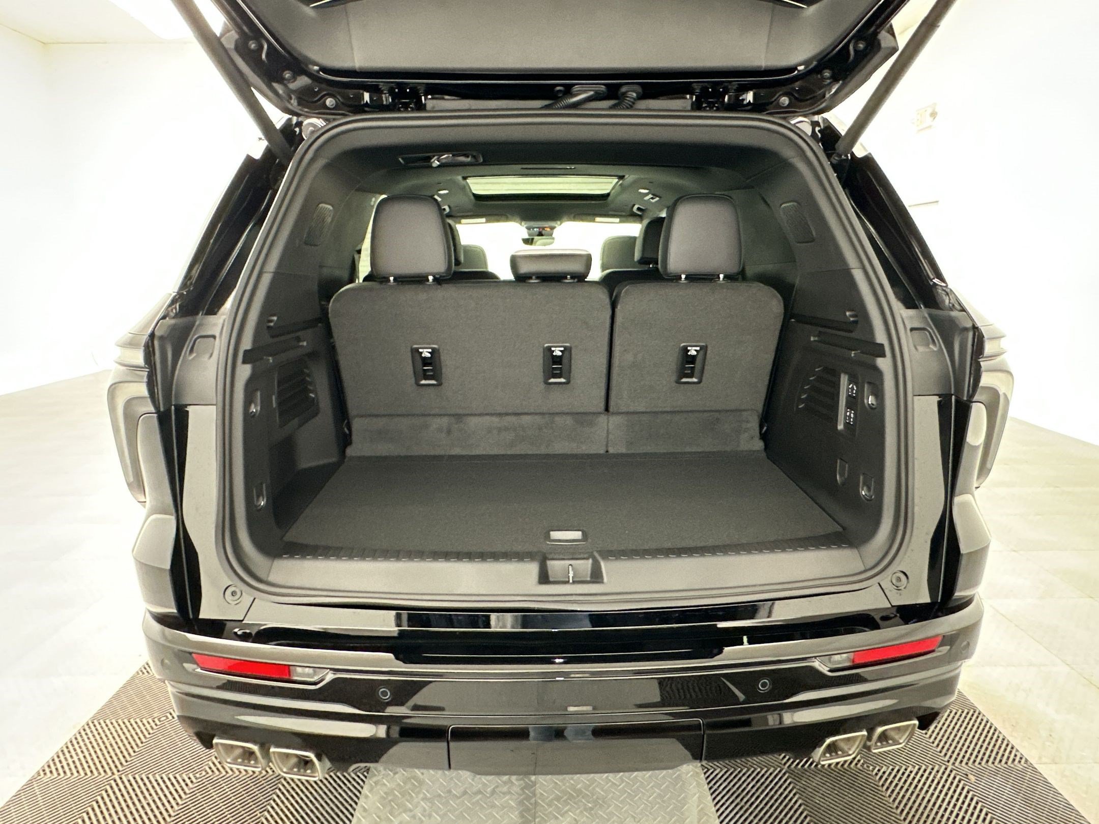 New 2026 Chevrolet Traverse High Country w/ LPO, Floor Liner Package AWD/4WD image 25