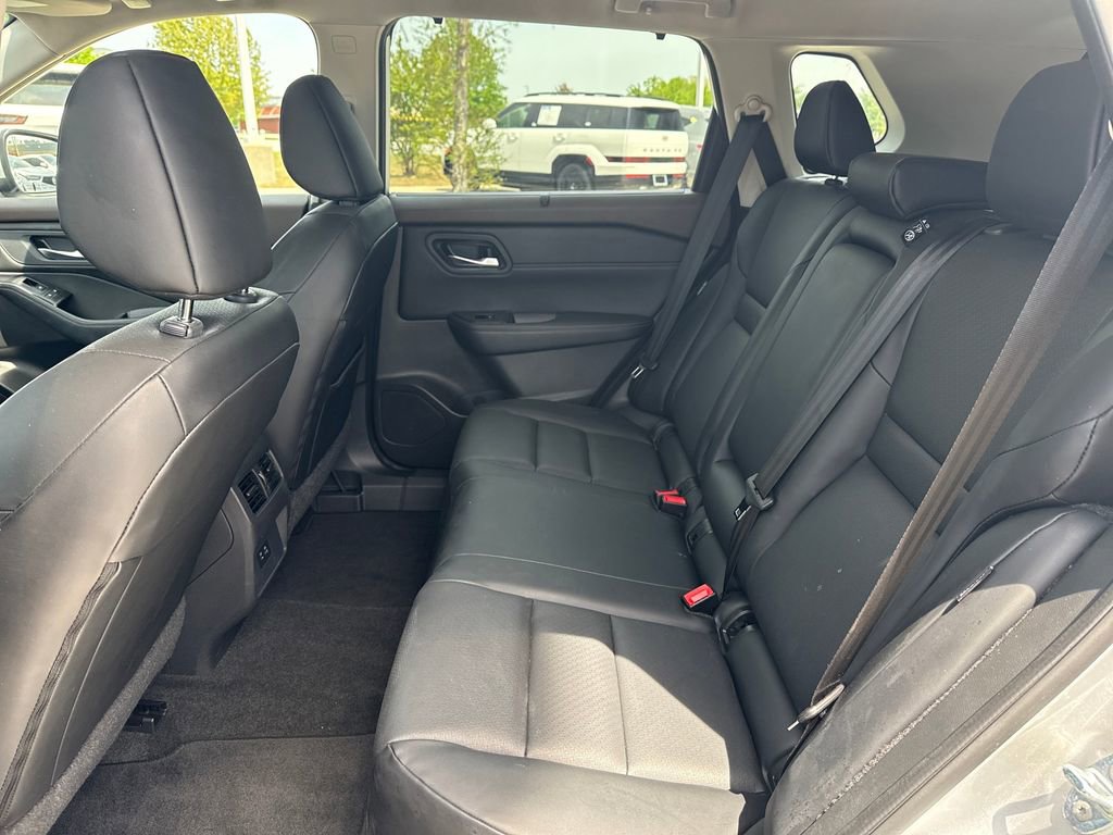 Used 2023 Nissan Rogue SV w/ SV Premium B Package image 30