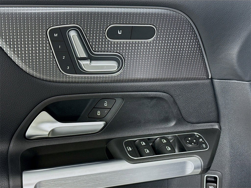 Used 2022 Mercedes-Benz GLB 250 GLB 250 image 18