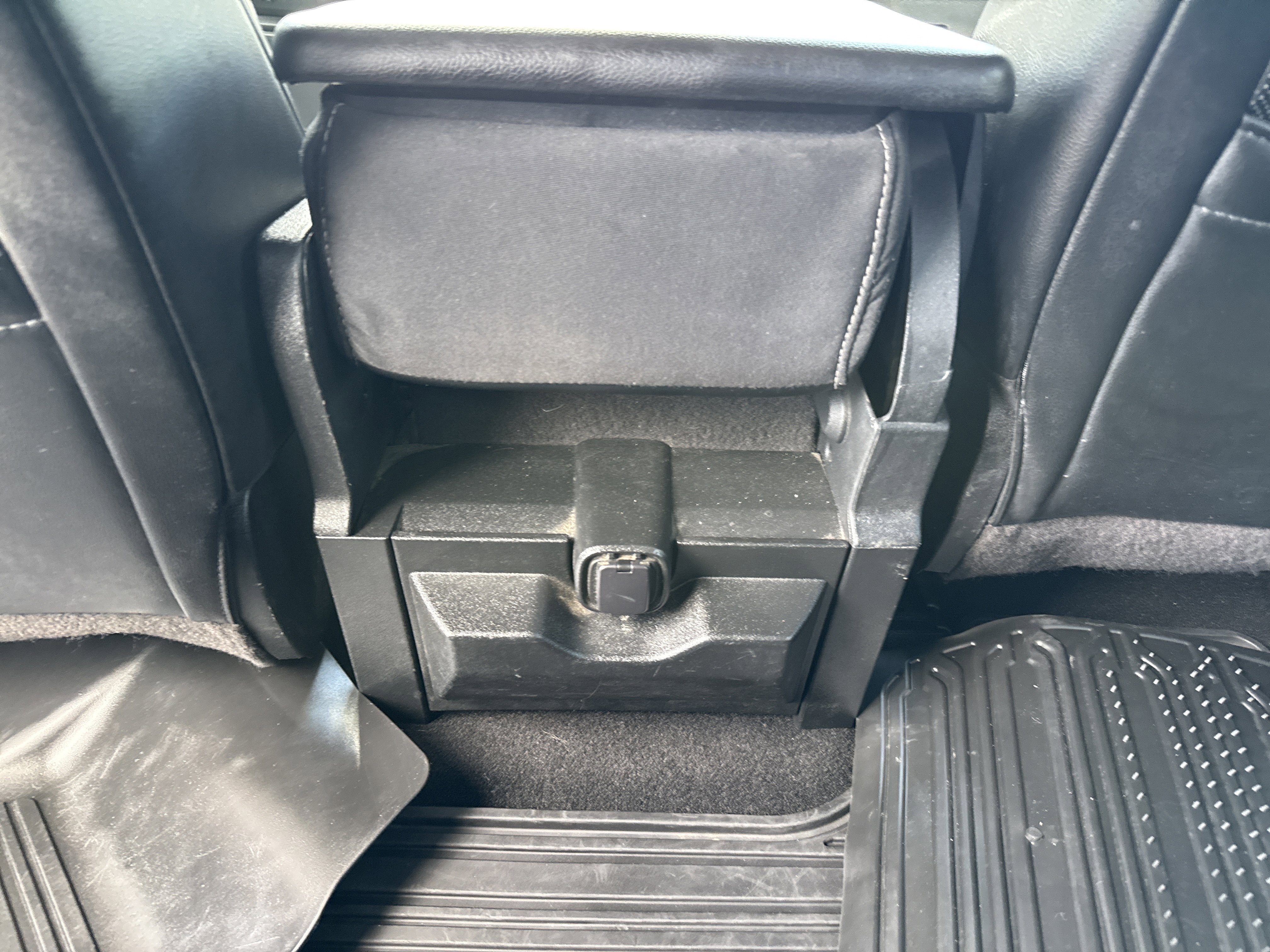 Used 2019 Ford F350 Lariat w/ Camper Package AWD/4WD image 7